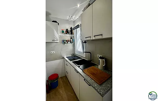 Empuriabrava, petite maison de vacances à vendre en plein centre-ville, à seulement 800 m de la plag