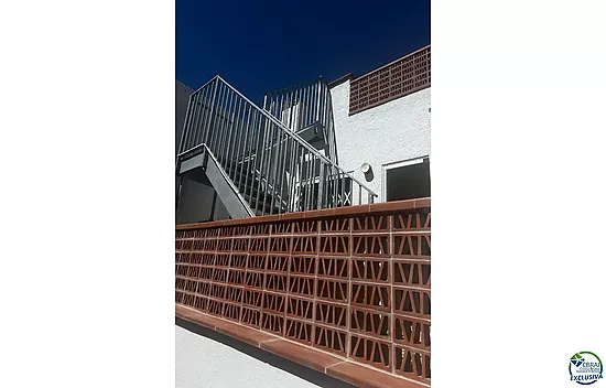 Empuriabrava, petite maison de vacances à vendre en plein centre-ville, à seulement 800 m de la plag