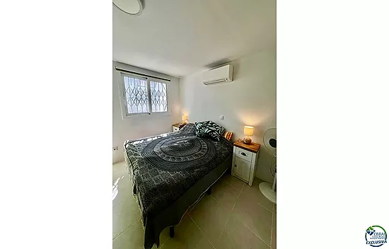 Empuriabrava, petite maison de vacances à vendre en plein centre-ville, à seulement 800 m de la plag