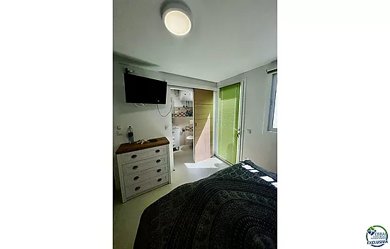 Empuriabrava, petite maison de vacances à vendre en plein centre-ville, à seulement 800 m de la plag