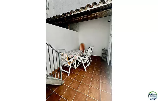 Empuriabrava, petite maison de vacances à vendre en plein centre-ville, à seulement 800 m de la plag