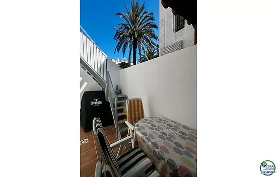 Empuriabrava, petite maison de vacances à vendre en plein centre-ville, à seulement 800 m de la plag