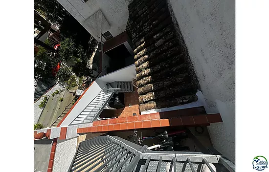 Empuriabrava, petite maison de vacances à vendre en plein centre-ville, à seulement 800 m de la plag