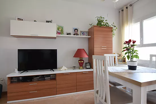 Appartement lumineux d’une chambre avec terrasse et cuisine ouverte