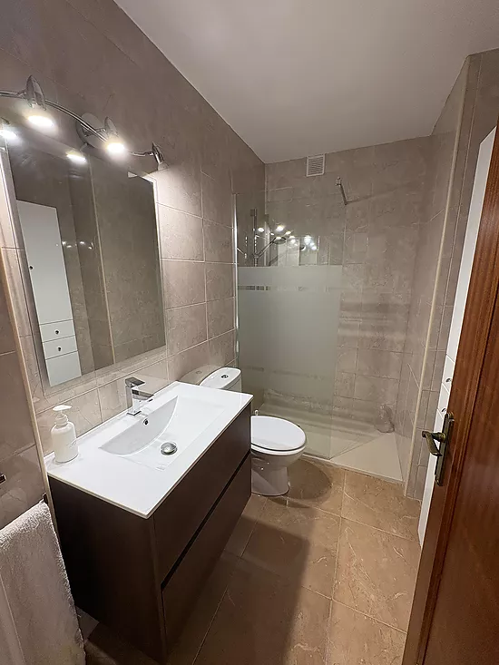 Appartement lumineux d’une chambre avec terrasse et cuisine ouverte