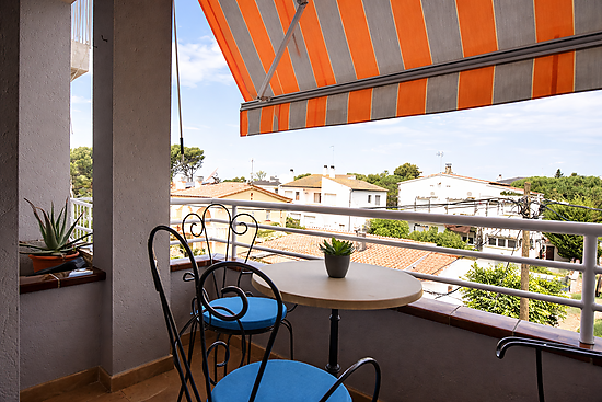 Appartement lumineux d’une chambre avec terrasse et cuisine ouverte