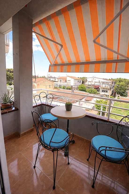 Appartement lumineux d’une chambre avec terrasse et cuisine ouverte