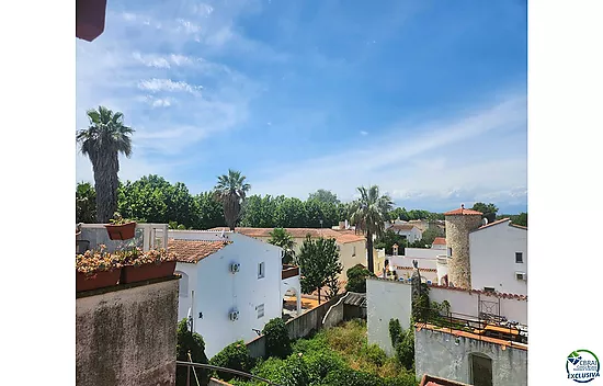 Appartement de vacances de bon goût, d'une superficie de 85 m², avec un grand balcon, situé en plein