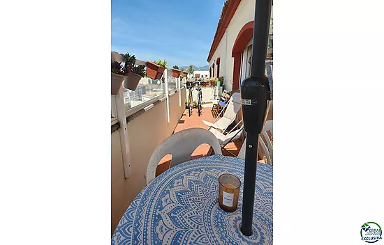 Appartement de vacances de bon goût, d'une superficie de 85 m², avec un grand balcon, situé en plein
