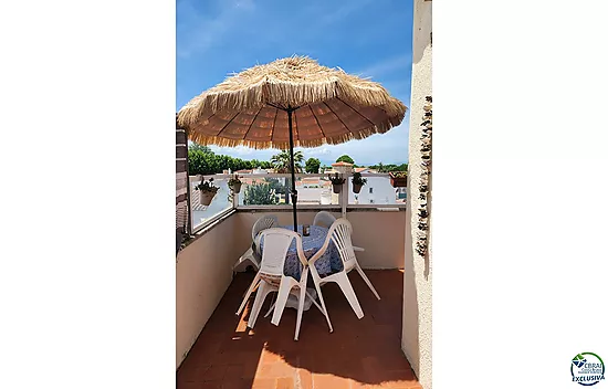 Appartement de vacances de bon goût, d'une superficie de 85 m², avec un grand balcon, situé en plein