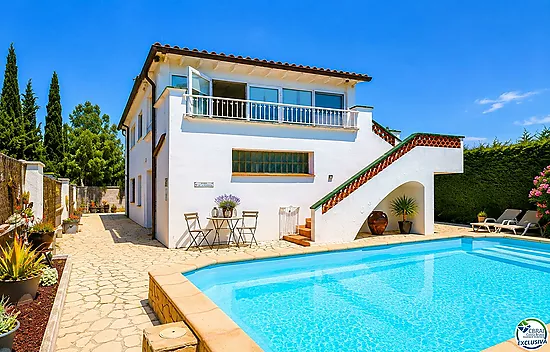 Maison très bien entretenue et très bien située à La Garriga, à Roses.
