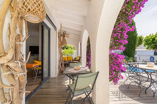 Stunning renovated house with pool in Empuriabrava