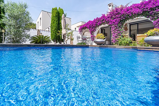 Stunning renovated house with pool in Empuriabrava