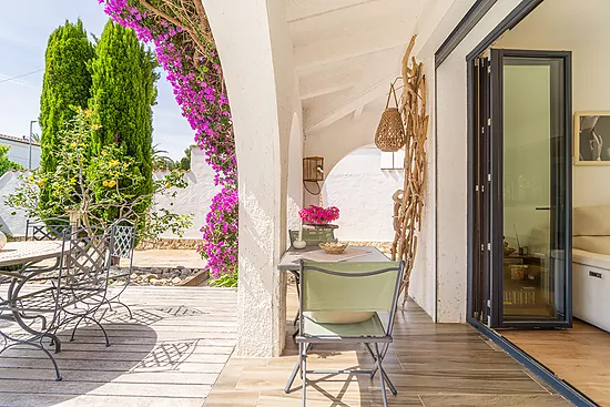 Stunning renovated house with pool in Empuriabrava