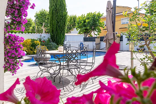 Stunning renovated house with pool in Empuriabrava