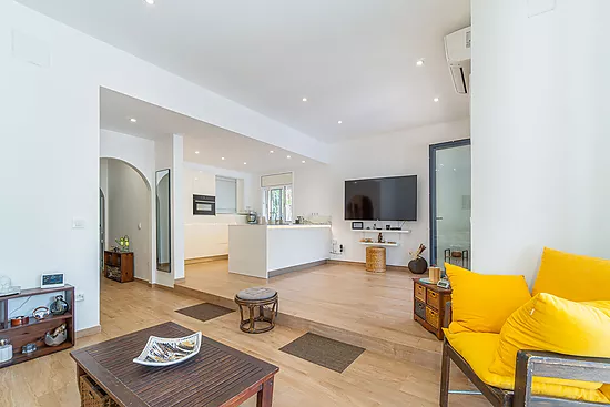 Stunning renovated house with pool in Empuriabrava