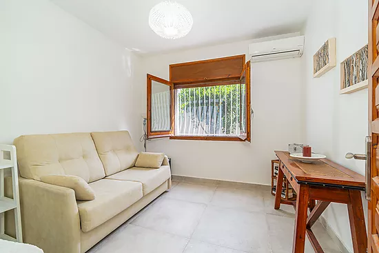 Stunning renovated house with pool in Empuriabrava