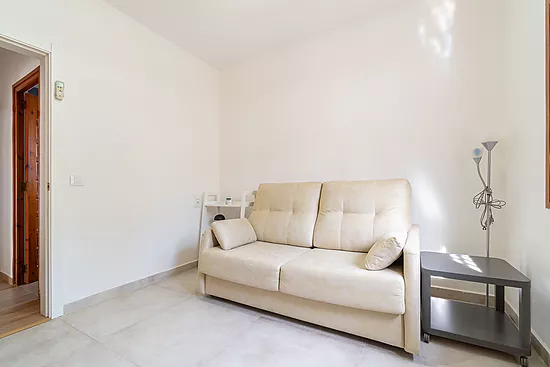 Stunning renovated house with pool in Empuriabrava