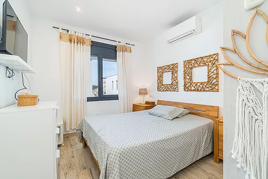 Stunning renovated house with pool in Empuriabrava