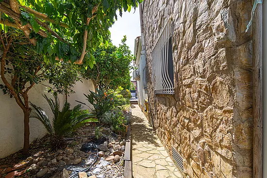 Stunning renovated house with pool in Empuriabrava