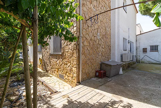 Stunning renovated house with pool in Empuriabrava