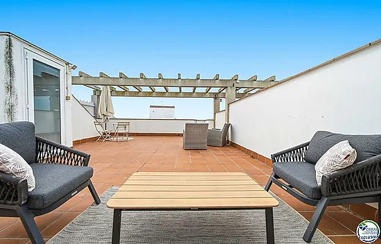 Ático de 61 m2, con 60 m2 de terraza-, LICENCIA TURISTICA