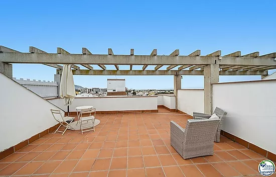 Ático de 61 m2, con 60 m2 de terraza-, LICENCIA TURISTICA