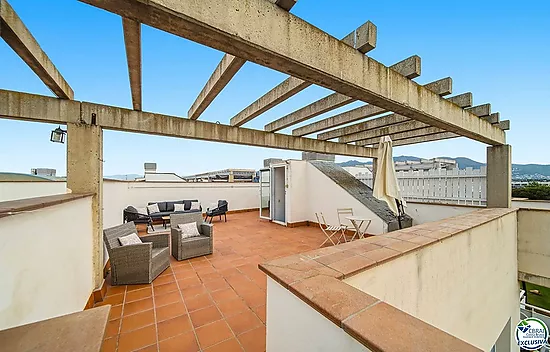 Ático de 61 m2, con 60 m2 de terraza-, LICENCIA TURISTICA