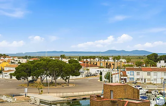 Ático de 61 m2, con 60 m2 de terraza-, LICENCIA TURISTICA