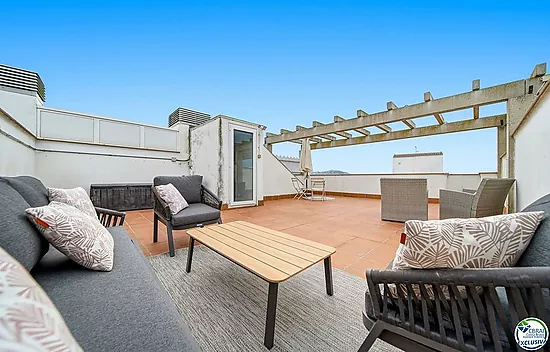 Ático de 61 m2, con 60 m2 de terraza-, LICENCIA TURISTICA