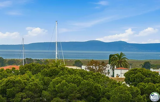 Ático de 61 m2, con 60 m2 de terraza-, LICENCIA TURISTICA