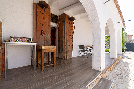 Stunning renovated house with pool in Empuriabrava