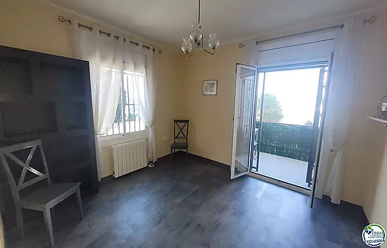 ROSES-LLOSA: Sea view apartment for sale