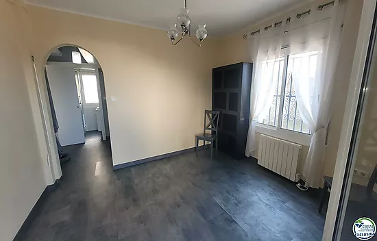 ROSES-LLOSA: Sea view apartment for sale