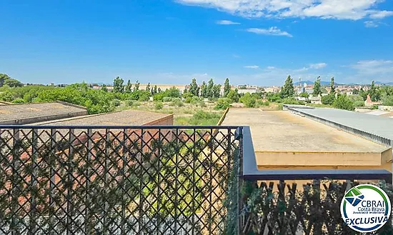 Penthouse duplex with panoramic terrace in Figueres