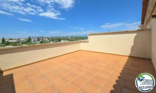 Penthouse duplex with panoramic terrace in Figueres