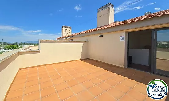 Penthouse duplex with panoramic terrace in Figueres