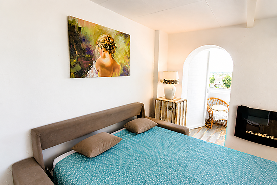 Studio for sale in Port GREC with stunning views to the marina and mountain with tourist license