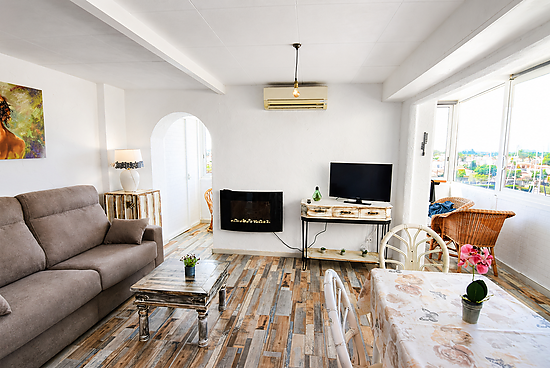 Studio for sale in Port GREC with stunning views to the marina and mountain with tourist license