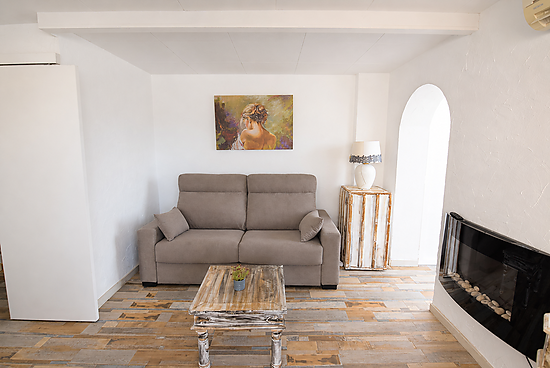 Studio for sale in Port GREC with stunning views to the marina and mountain with tourist license