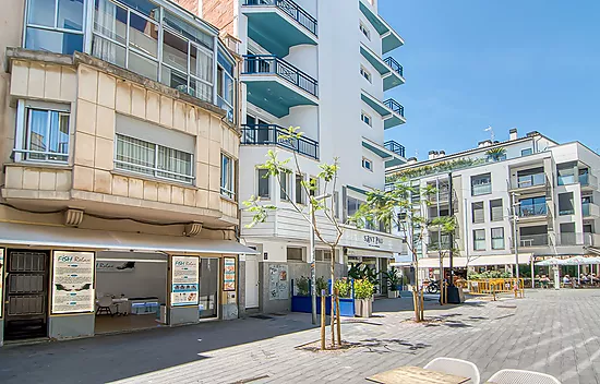 Would you like to live on one of the streets with the most history and character in Roses—practicall