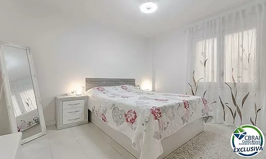 Charming apartment in the center of Roses, 200 m from the beach
