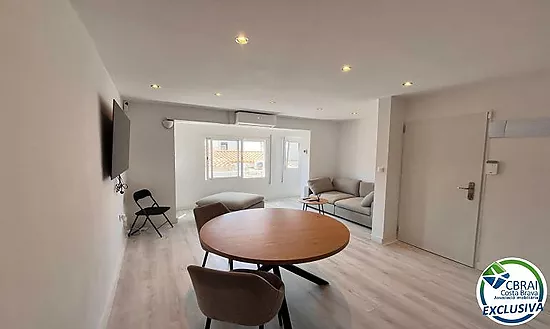 ROSES CENTRE Cozy, fully renovated two-bedroom apartment