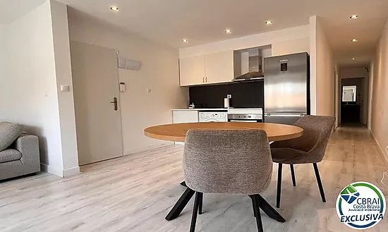 ROSES CENTRE Cozy, fully renovated two-bedroom apartment