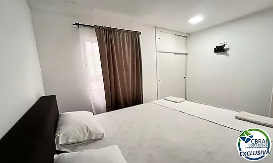 ROSES CENTRE Cozy, fully renovated two-bedroom apartment