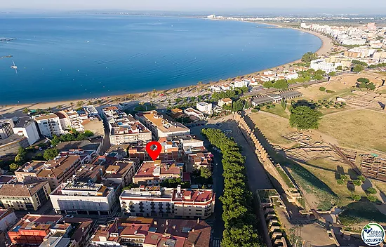 Apartment in the Heart of the Town Centre, Just 250 Metres from the Beach.