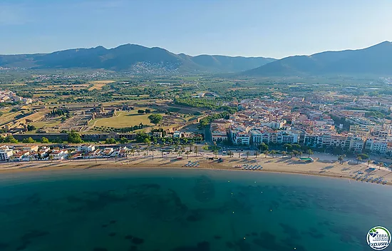 Apartment in the Heart of the Town Centre, Just 250 Metres from the Beach.