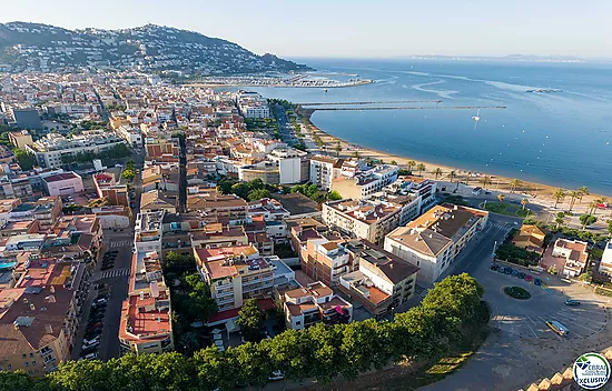 Apartment in the Heart of the Town Centre, Just 250 Metres from the Beach.