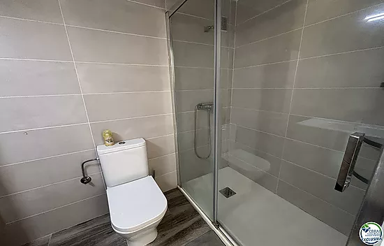 Apartment with terrace and swimming pool in Empuriabrava