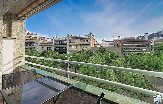Renovated apartment with tourist license in the center of Rosas, 150m from the beach